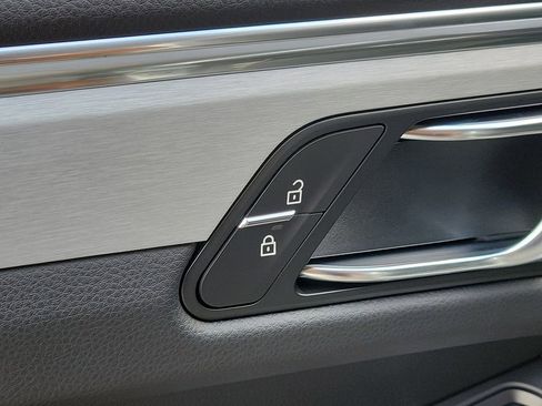 New 2026 Porsche Macan image 25