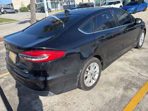 Used 2019 Ford Fusion SE image 5
