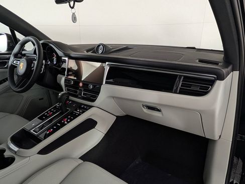 New 2026 Porsche Macan image 19