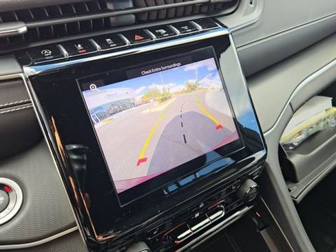 Certified 2023 Jeep Grand Cherokee Altitude image 17