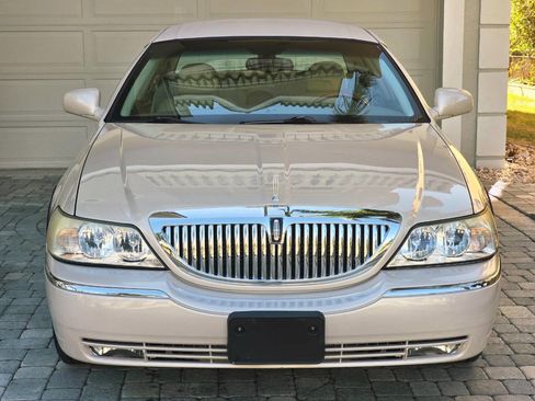 Used 2003 Lincoln Town Car Cartier image 29