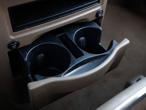 Used 2016 Chrysler Town & Country Touring image 40