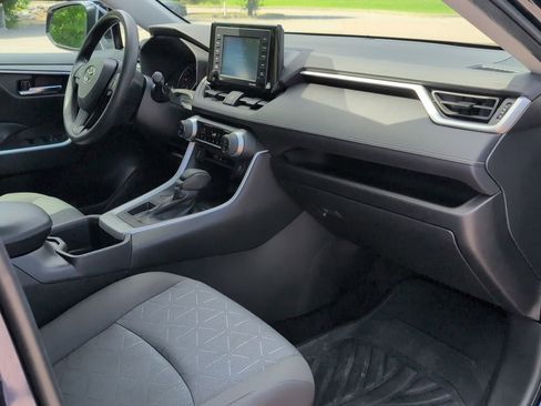 Used 2022 Toyota RAV4 XLE FWD image 28