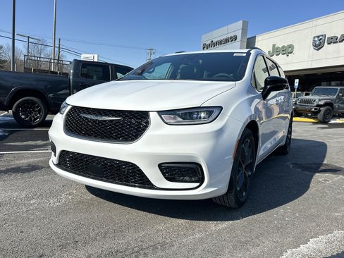 New 2026 Chrysler Pacifica Select w/ S Appearance Package FWD image 22