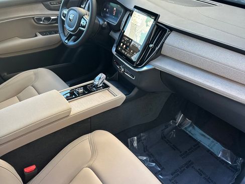 New 2026 Volvo XC90 B6 Plus w/ Protection Package Premier image 18