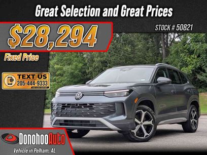 Used 2025 Volkswagen Tiguan SE w/ Panoramic Sunroof Package