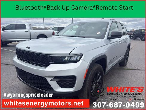 Used 2025 Jeep Grand Cherokee Altitude AWD/4WD image 1