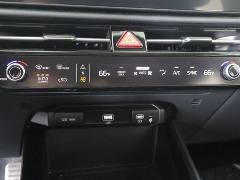 Used 2024 Kia Niro SX Touring FWD image 15