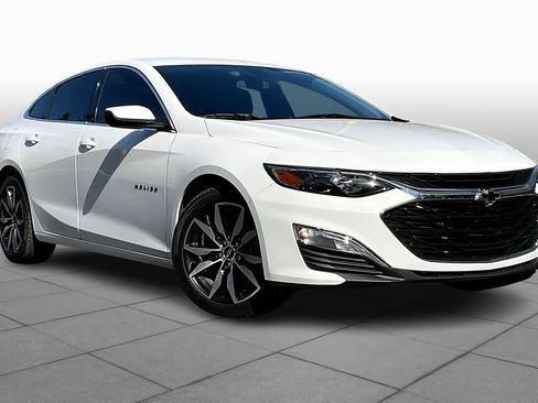 Certified 2022 Chevrolet Malibu RS image 2