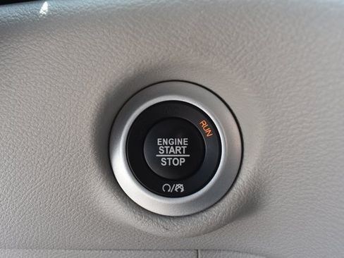 Used 2024 Chrysler Pacifica Touring-L FWD image 29