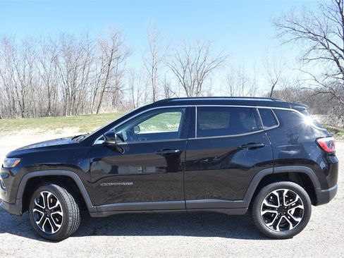 Used 2022 Jeep Compass Limited image 3
