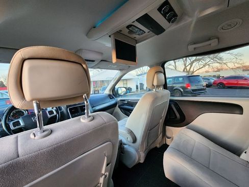 Used 2011 Dodge Grand Caravan Crew w/ Entertainment Group 1 image 17