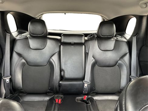 Used 2019 Jeep Cherokee Latitude Plus image 35