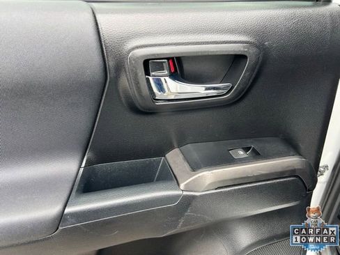 Used 2019 Toyota Tacoma TRD Sport image 34