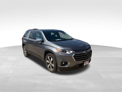 Used 2021 Chevrolet Traverse LT w/ LT Premium Package AWD/4WD image 4
