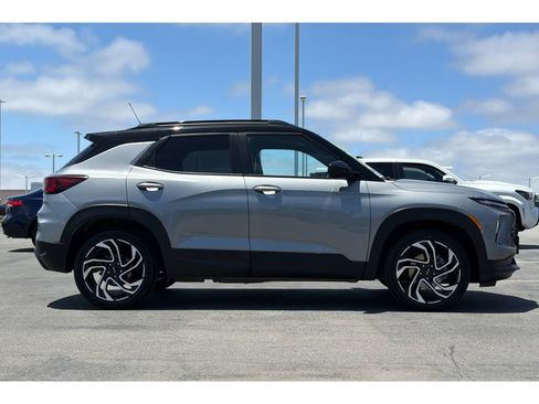 Used 2024 Chevrolet TrailBlazer RS w/ Convenience Package AWD/4WD image 3