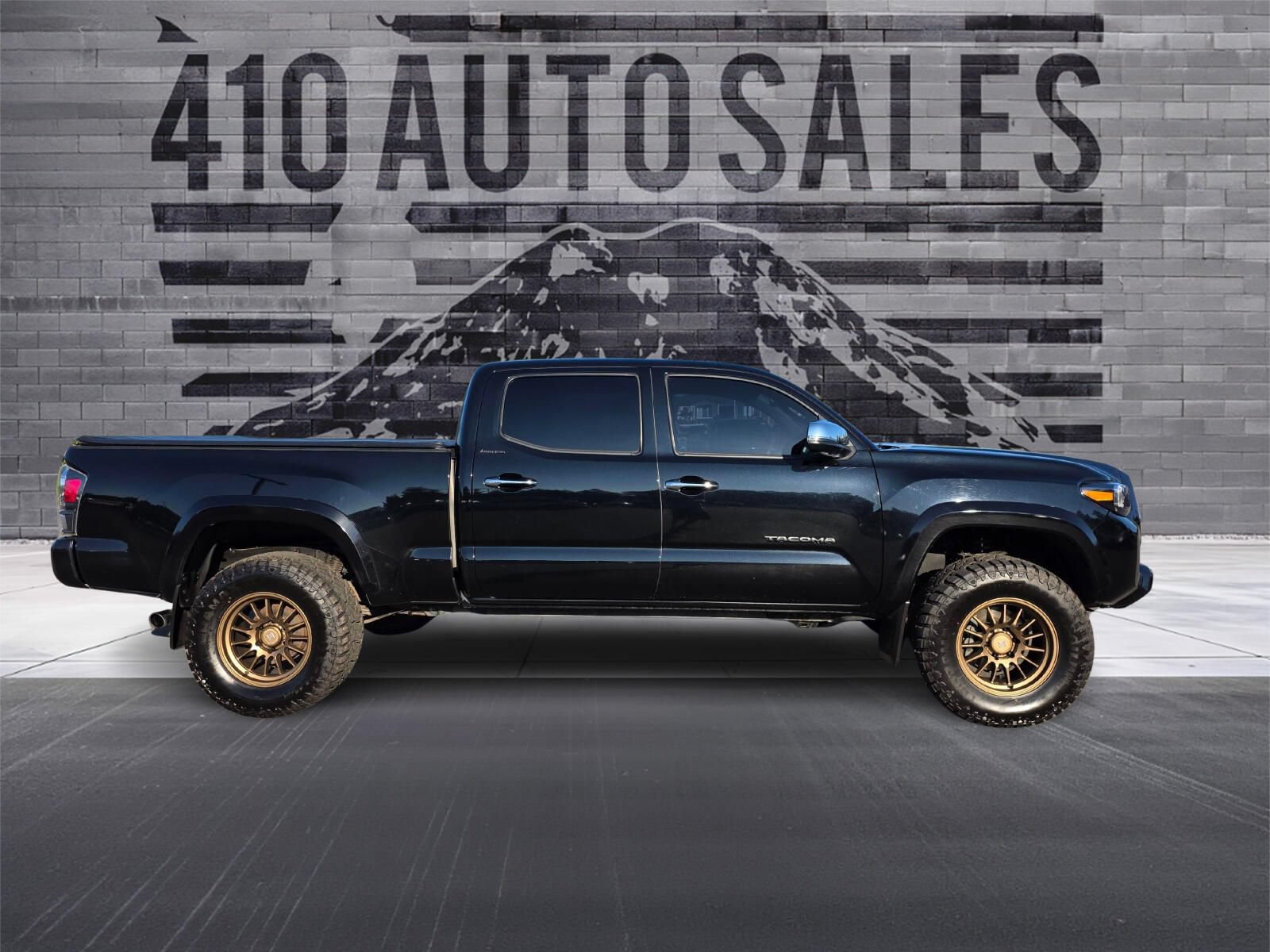 Used 2021 Toyota Tacoma Limited w/ Blackout Package (TMS) AWD/4WD image 2