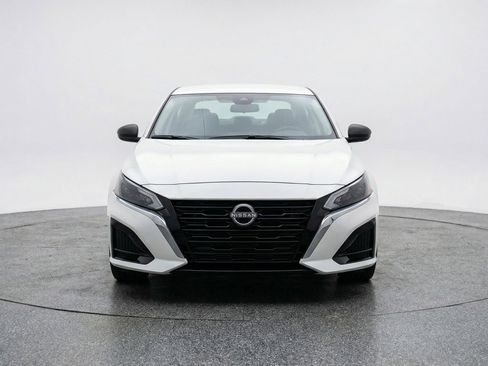 Used 2025 Nissan Altima 2.5 SV image 2