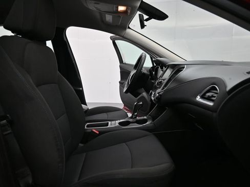 Used 2018 Chevrolet Cruze LT w/ Convenience Package FWD image 15