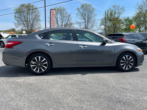 Used 2017 Nissan Altima 2.5 SV image 9