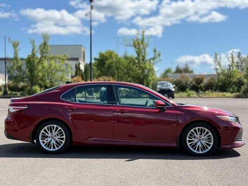 Used 2018 Toyota Camry XLE w/ Audio Package FWD image 6