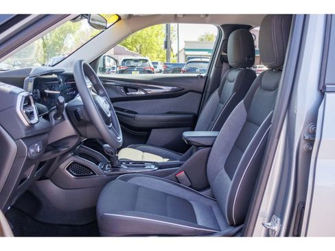 Used 2025 Chevrolet TrailBlazer LT AWD/4WD image 15