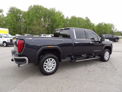 Used 2024 GMC Sierra 2500 SLT w/ SLT Premium Package AWD/4WD image 8