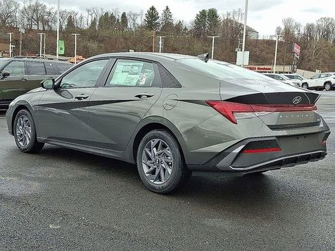 New 2026 Hyundai Elantra Hybrid FWD image 3