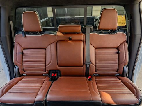 Used 2024 GMC Sierra 3500 Denali Ultimate AWD/4WD image 33