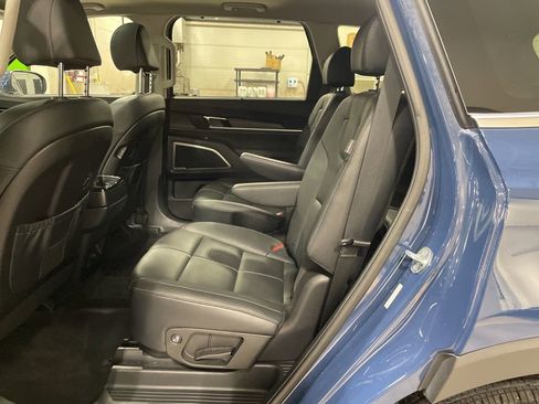 Used 2024 Kia Telluride EX w/ EX Captain's Chair Package image 27