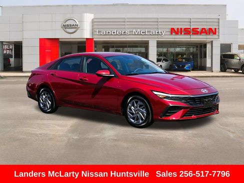 Used 2024 Hyundai Elantra SEL FWD image 1