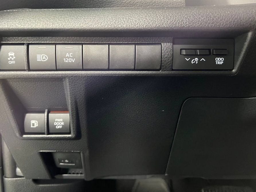 New 2026 Toyota Sienna XLE Woodland Edition AWD/4WD image 34