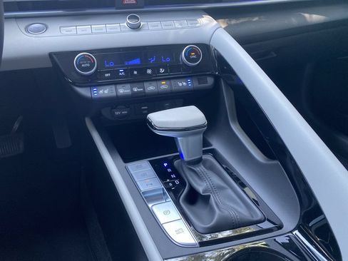 Certified 2024 Hyundai Elantra Limited FWD image 27