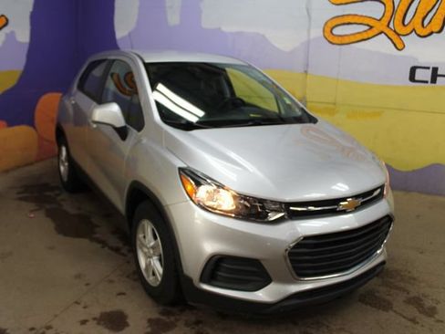 Used 2020 Chevrolet Trax LS w/ Tint and Cruise Package FWD image 2