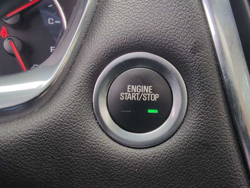Used 2023 Chevrolet Traverse High Country FWD image 17