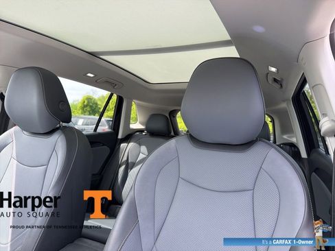 Used 2025 Volkswagen Tiguan SE w/ Panoramic Sunroof Package image 12