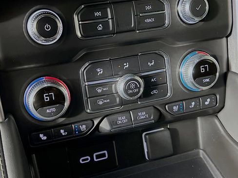 Used 2024 GMC Yukon XL SLT w/ SLT Luxury Package image 16