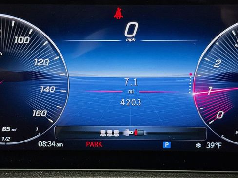 Used 2024 Mercedes-Benz GLB 250 4MATIC image 12