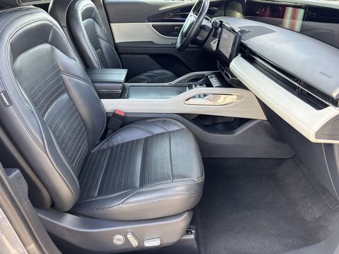 Used 2024 Lincoln Nautilus Reserve image 25