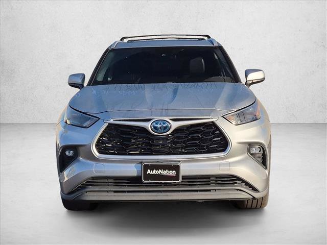 Used 2022 Toyota Highlander XLE FWD image 2