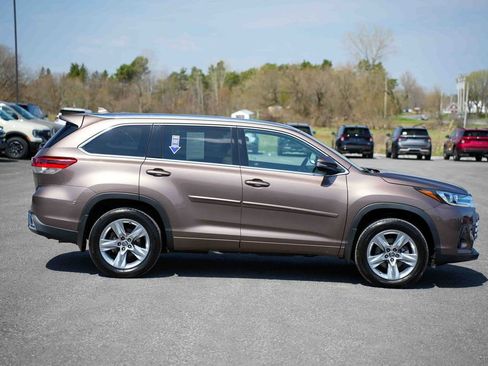Used 2019 Toyota Highlander Limited image 4
