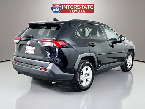 Used 2021 Toyota RAV4 XLE w/ XLE Grade Weather Package AWD/4WD image 7
