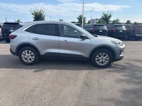 Used 2024 Ford Escape Active AWD/4WD image 2