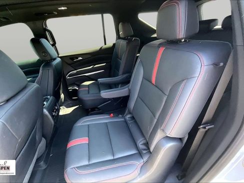 Used 2024 Chevrolet Traverse RS image 25