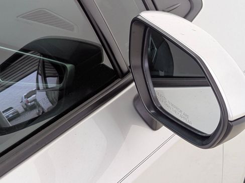 Used 2025 Toyota Corolla LE image 21