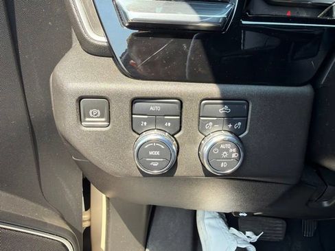 Used 2022 GMC Sierra 1500 Elevation w/ LPO, Elevation Black Package AWD/4WD image 14