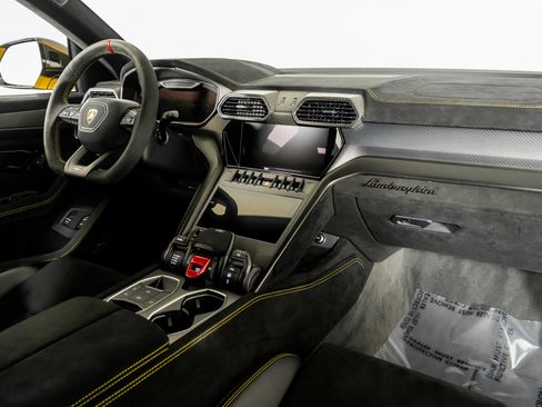 Used 2023 Lamborghini Urus Performante image 53
