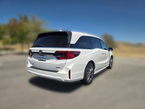 New 2026 Honda Odyssey Touring image 6