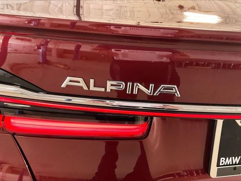 Used 2022 BMW ALPINA B7 xDrive w/ Luxury Rear Seating Package AWD/4WD image 9