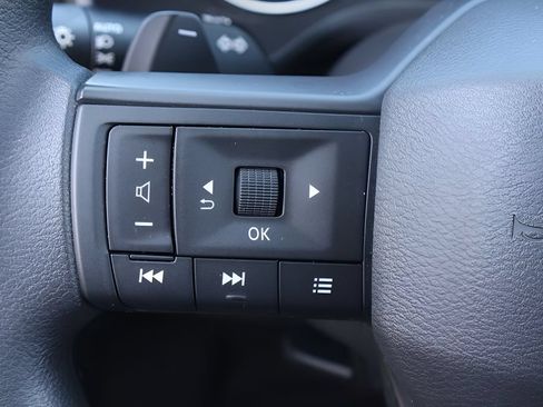 Used 2025 Nissan Rogue S FWD image 19